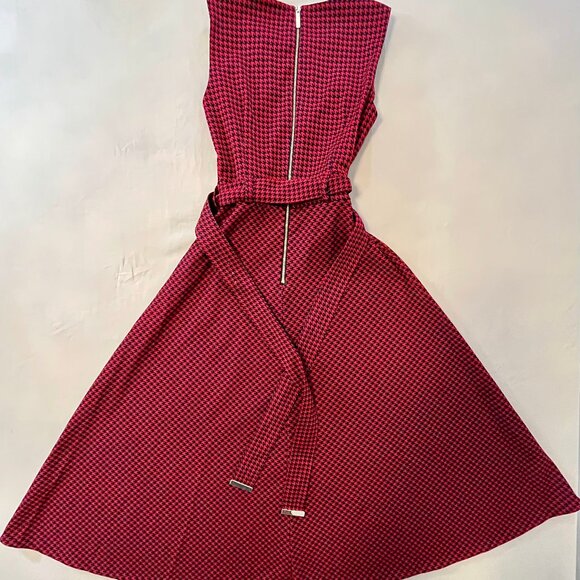 Calvin Klein Sleevless Midi Crew Neck Dress (unlined) with adjustable belt - Picture 3 of 5